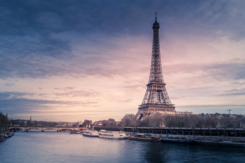 Paris: neighborhoods that fit your trip